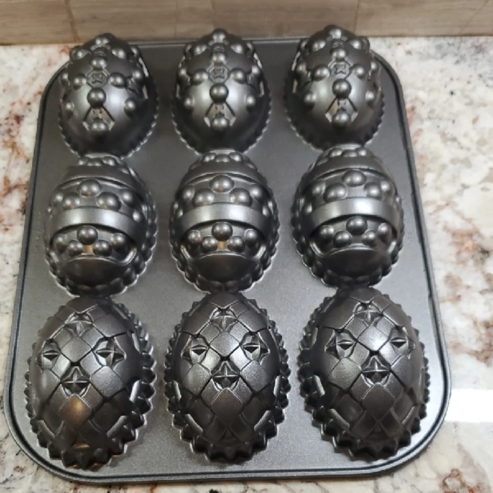 Williams Sonoma Vintage Black Egg-Shaped Cakelet Pan